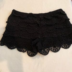Girls XL black scalloped pattern shorts.
